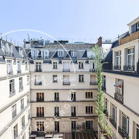 Your Champs Elysees Calm And Stylish Appartement Parijs