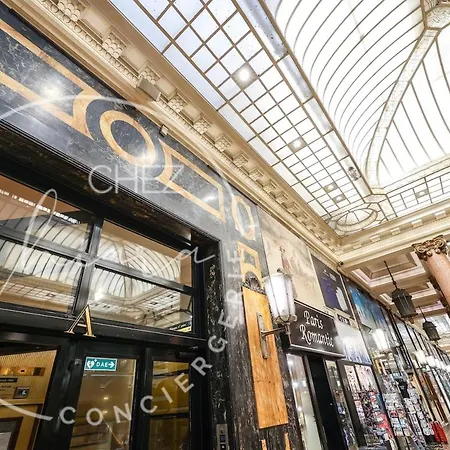 Your Champs Elysees Calm And Stylish Parijs